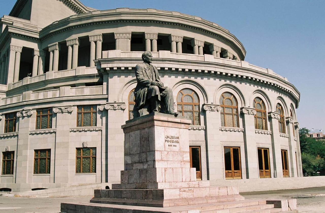 Hotel Meg Yerevan Exterior photo